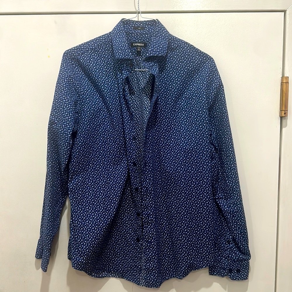 Men’s express dress shirt medium size slim fit